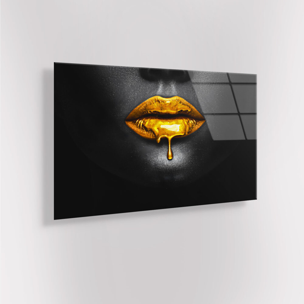golden-lips-glass-mockup1-min
